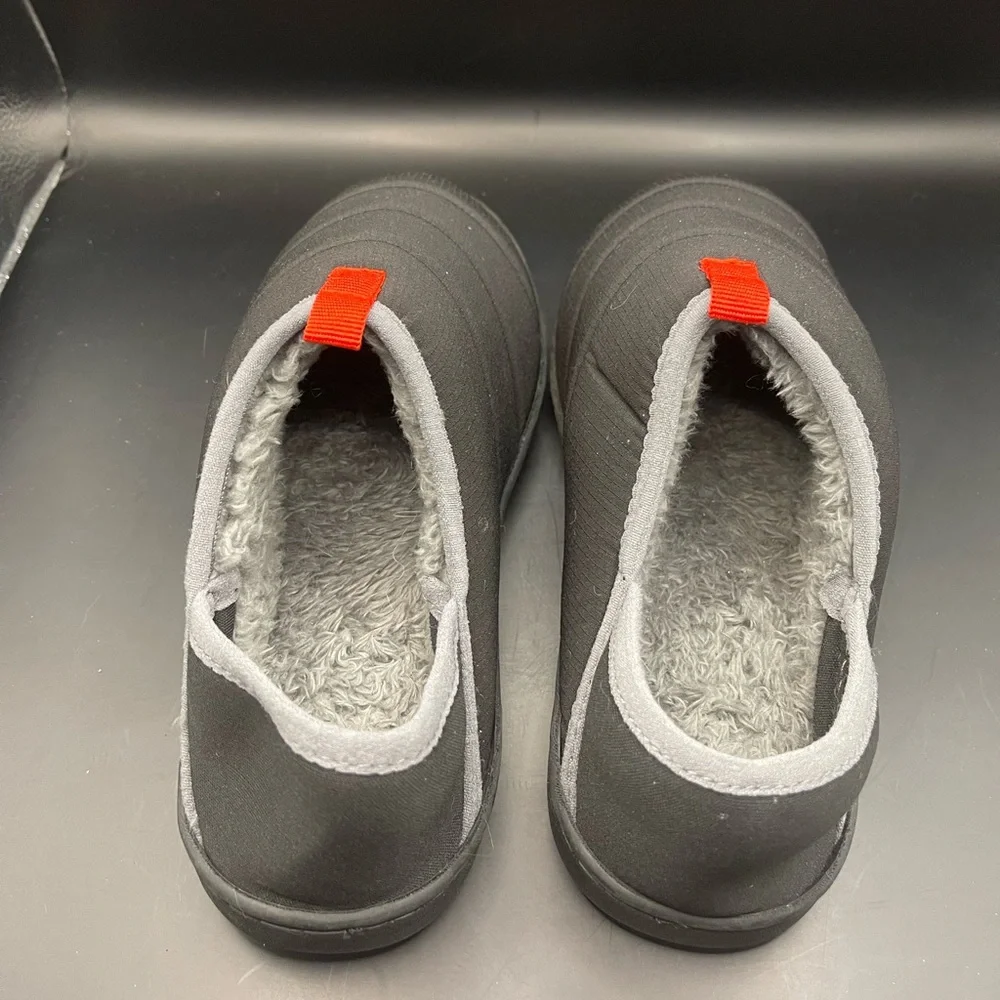 Wonder Nation slippers